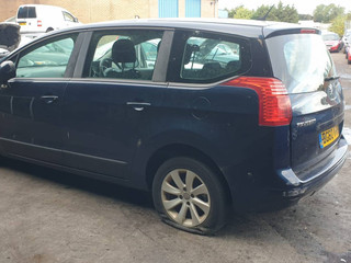 Peugeot 5008  T8 2010