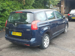 Peugeot 5008  T8 2010