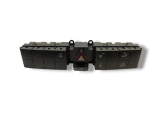 кнопка (выключатель) Mercedes-Benz C-Класс W203/S203/CL203 [рестайлинг] CL203 2005, 2.2 л., CDi, OM 646.962, дизель, АКПП, cubanitsilber / 723, хетчбэк 3 дв., задний привод, правый руль, 2038703310
