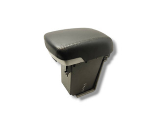 подлокотник Hyundai ix35 1 поколение LM 2012, 1.7 л., CRDi, D4FD, дизель, 6МКПП, phantom black / pae, внедорожник 5 дв., передний привод, правый руль, 846812S950