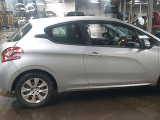 Peugeot 208 2012