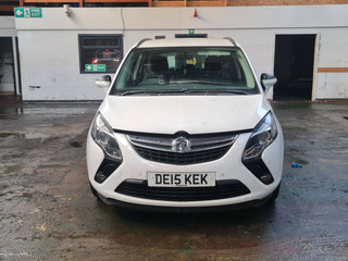 Opel Zafira 3  (C) 2015