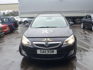 Opel Astra J 2011