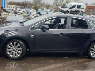 Opel Astra J 2011