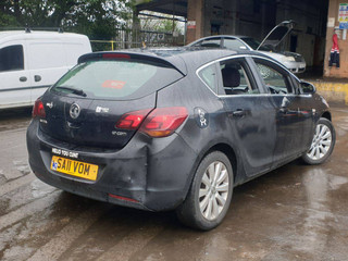 Opel Astra J 2011