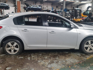 Chevrolet Cruze  J305 2012