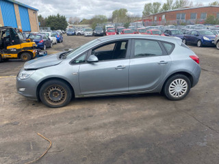 Opel Astra J 2012
