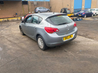 Opel Astra J 2012