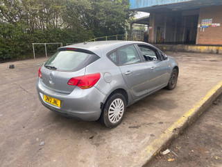 Opel Astra J 2012