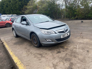 Opel Astra J 2012