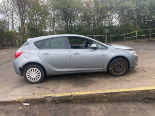 Opel Astra J 2012