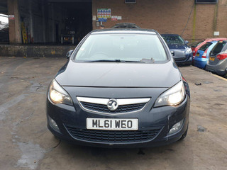 Opel Astra J 2011