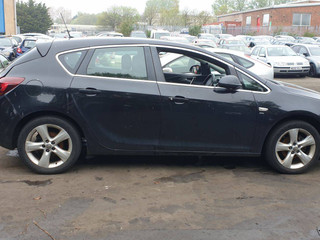 Opel Astra J 2011