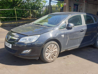 Opel Astra J 2011