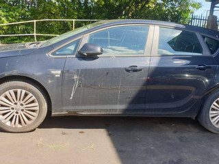 Opel Astra J 2011