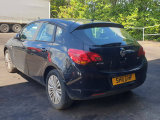 Opel Astra J 2011