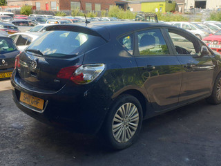 Opel Astra J 2011