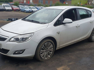 Opel Astra J 2011