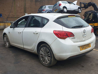 Opel Astra J 2011