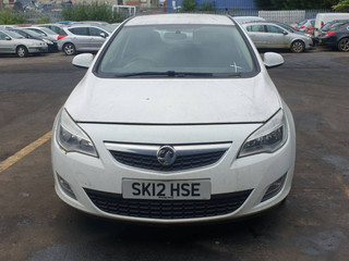 Opel Astra J 2011