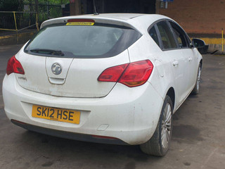 Opel Astra J 2011