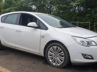 Opel Astra J 2011