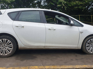 Opel Astra J 2011