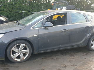 Opel Astra J рест. 2013