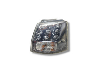 фонарь задний правый Mitsubishi Outlander 2 поколение CW 2008, 2.0 л., DiD, BSY, дизель, 6МКПП, amethyst black / 42x, внедорожник 5 дв., полный привод, правый руль, 8330A380