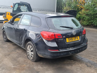 Opel Astra J 2011