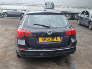 Opel Astra J 2011