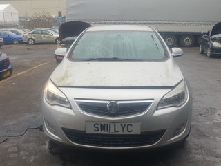 Opel Astra J 2011