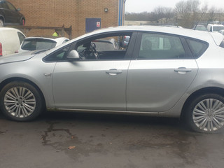 Opel Astra J 2011