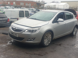 Opel Astra J 2011