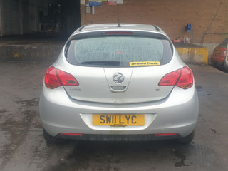 Opel Astra J 2011
