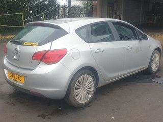 Opel Astra J 2011