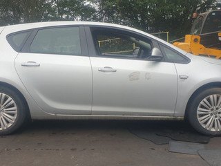 Opel Astra J 2011