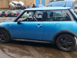Mini Cooper рест. R50 2005