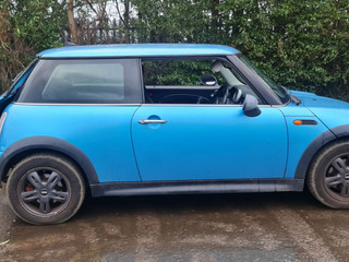 Mini Cooper рест. R50 2005