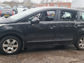 Peugeot 5008  T8 2012