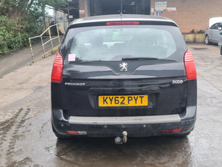 Peugeot 5008  T8 2012