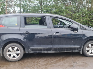 Peugeot 5008  T8 2012