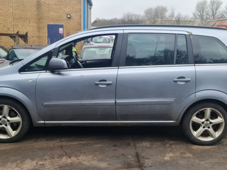 Opel Zafira 2  (B) рест. 2010