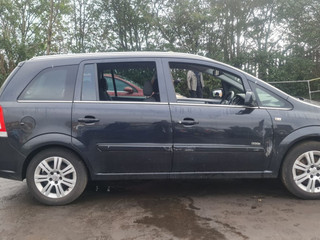 Opel Zafira 2  (B) рест. 2013