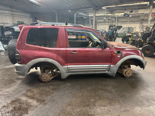 Mitsubishi Pajero 3 V60 2000