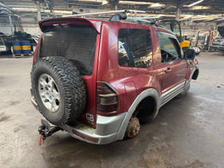 Mitsubishi Pajero 3 V60 2000