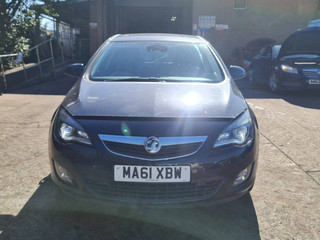 Opel Astra J 2011