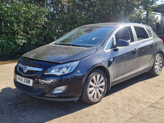 Opel Astra J 2011
