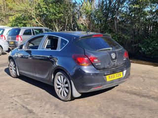 Opel Astra J 2011