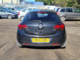 Opel Astra J 2011